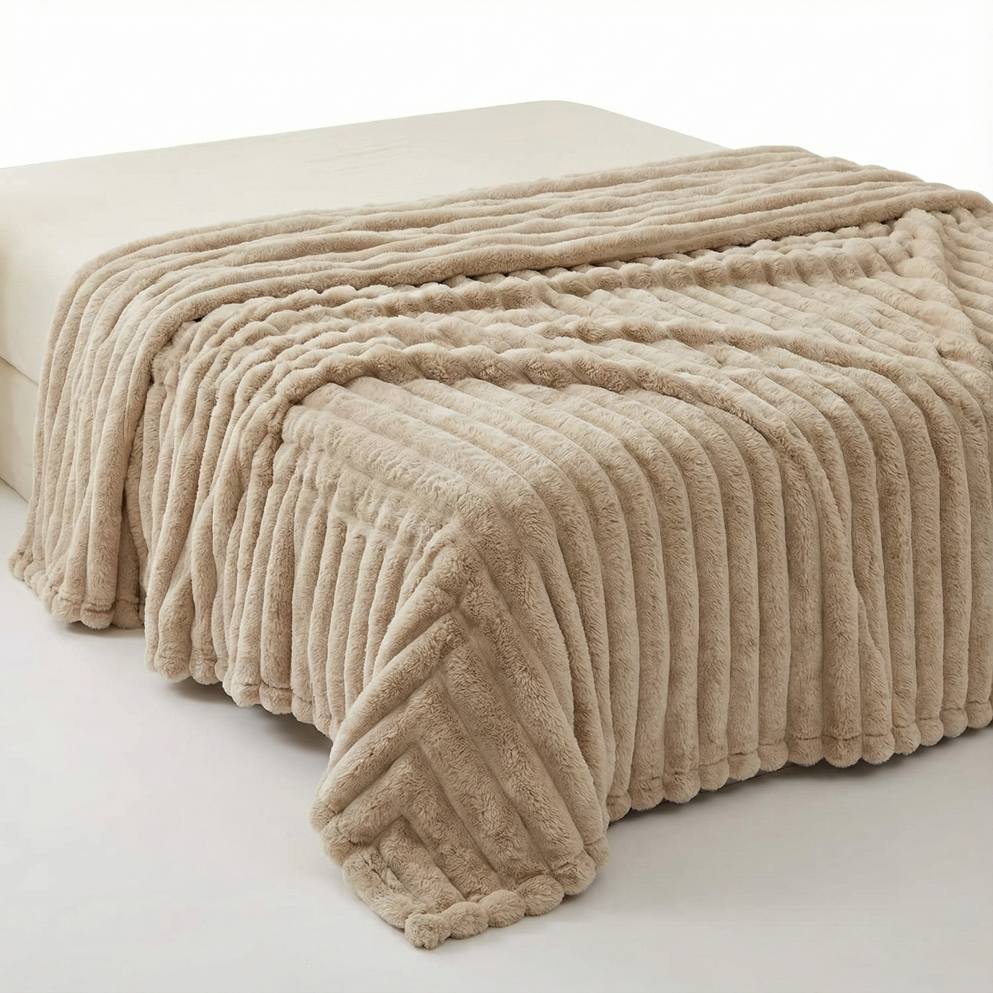 Faux Rabbit Fur Throw Blanket – Textured Plush Design