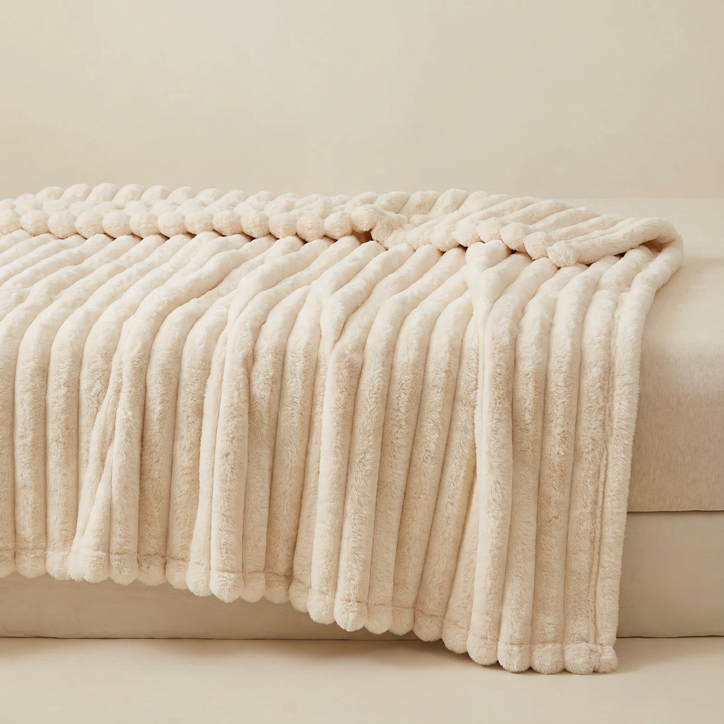 Faux Rabbit Fur Throw Blanket – Textured Plush Design